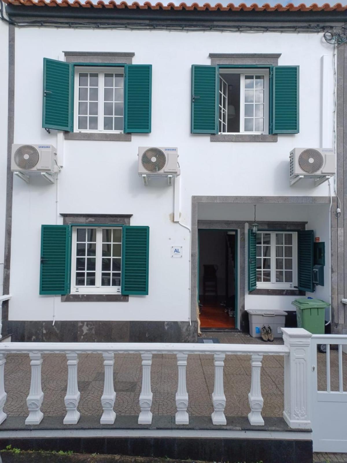 Espirito Azul Guest House - Rooms To Rent, 2 Minutes Walking From The Beach, Marina And Our Dive Center فيلا فرانكا دو كامبو المظهر الخارجي الصورة