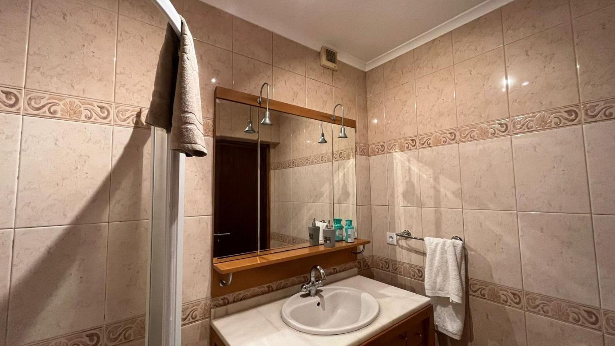 Espirito Azul Guest House - Rooms To Rent, 2 Minutes Walking From The Beach, Marina And Our Dive Center فيلا فرانكا دو كامبو المظهر الخارجي الصورة