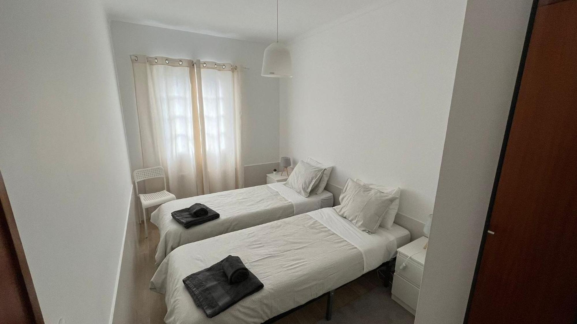 Espirito Azul Guest House - Rooms To Rent, 2 Minutes Walking From The Beach, Marina And Our Dive Center فيلا فرانكا دو كامبو المظهر الخارجي الصورة